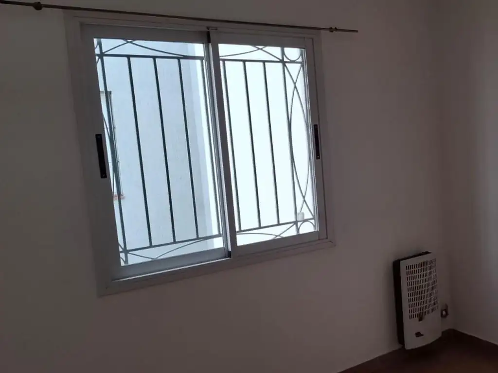 Foto de Amplio depto de 2 dormitorios, centrico. No paga expensas, imagen 4
