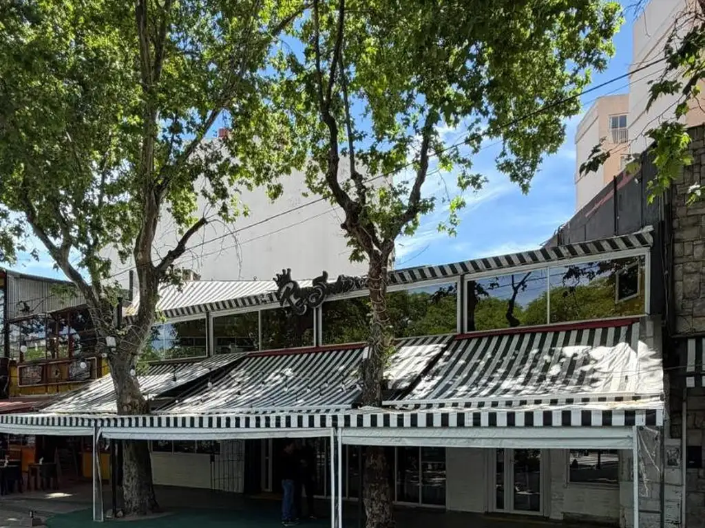 Foto de excelente local comercial gastronomico fte a plaza serrano, imagen 1