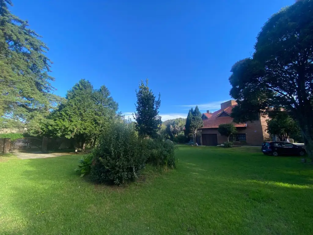 Foto de IMPONENTE CHALET DE 6 AMBIENTES EN BARRIO EL GROSELLAR, imagen 5