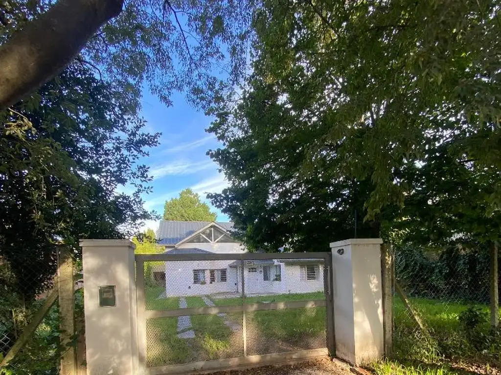 Foto de Chalet de 4 ambientes con quincho en barrio Grosellar, imagen 4