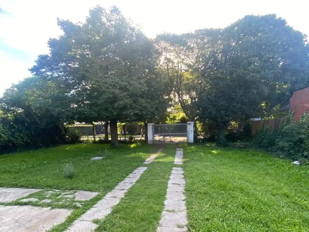 Foto de Chalet de 4 ambientes con quincho en barrio Grosellar, imagen 2