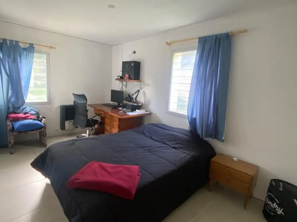 Foto de Chalet de 4 ambientes con quincho en barrio Grosellar, imagen 3