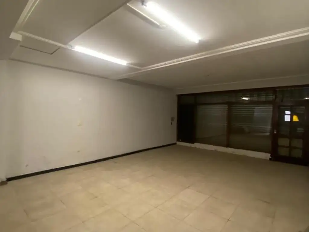 Foto de LOCAL MAS VIVIENDA SOBRE AV. MONSEÑOR ZABALA, imagen 1