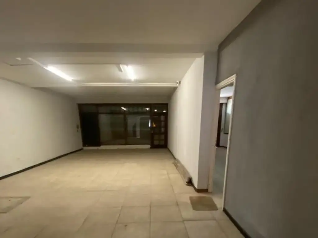 Foto de LOCAL MAS VIVIENDA SOBRE AV. MONSEÑOR ZABALA, imagen 3