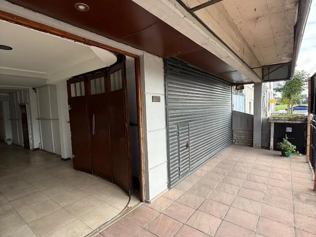 Foto de LOCAL MAS VIVIENDA SOBRE AV. MONSEÑOR ZABALA, imagen 2