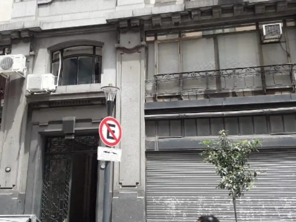 Foto de Excelente oficina a metros de 9 de Julio y Av. de Mayo, imagen 1