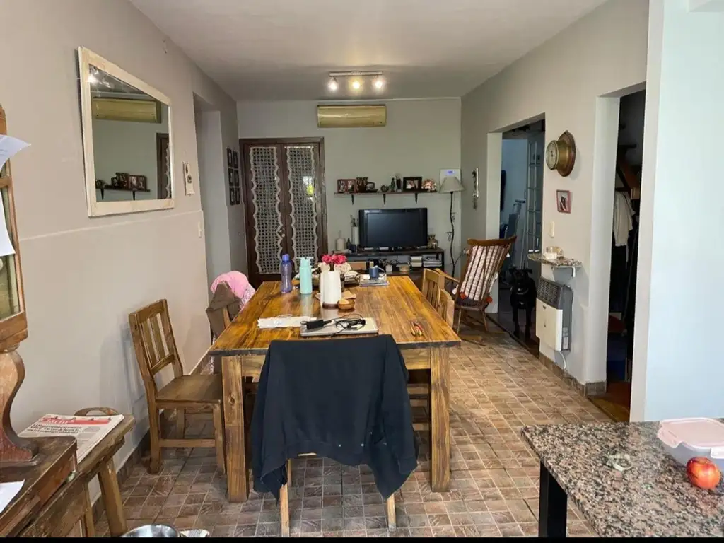 Foto de CASA EN 2 PLANTAS C/GARAGE Y JARDIN, imagen 4