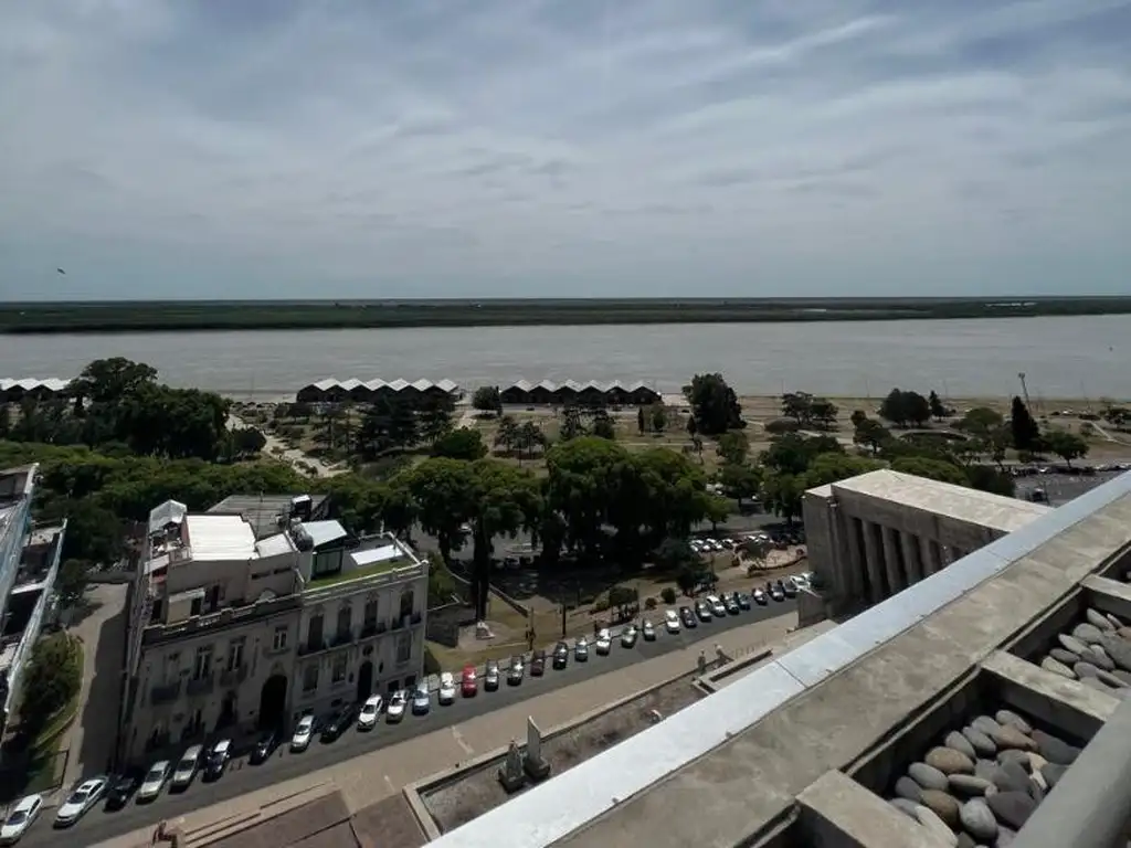 Foto de DEPARTAMENTO MONOAMBIENTE CON PATIO FRENTE AL MONUMENTO, imagen 1