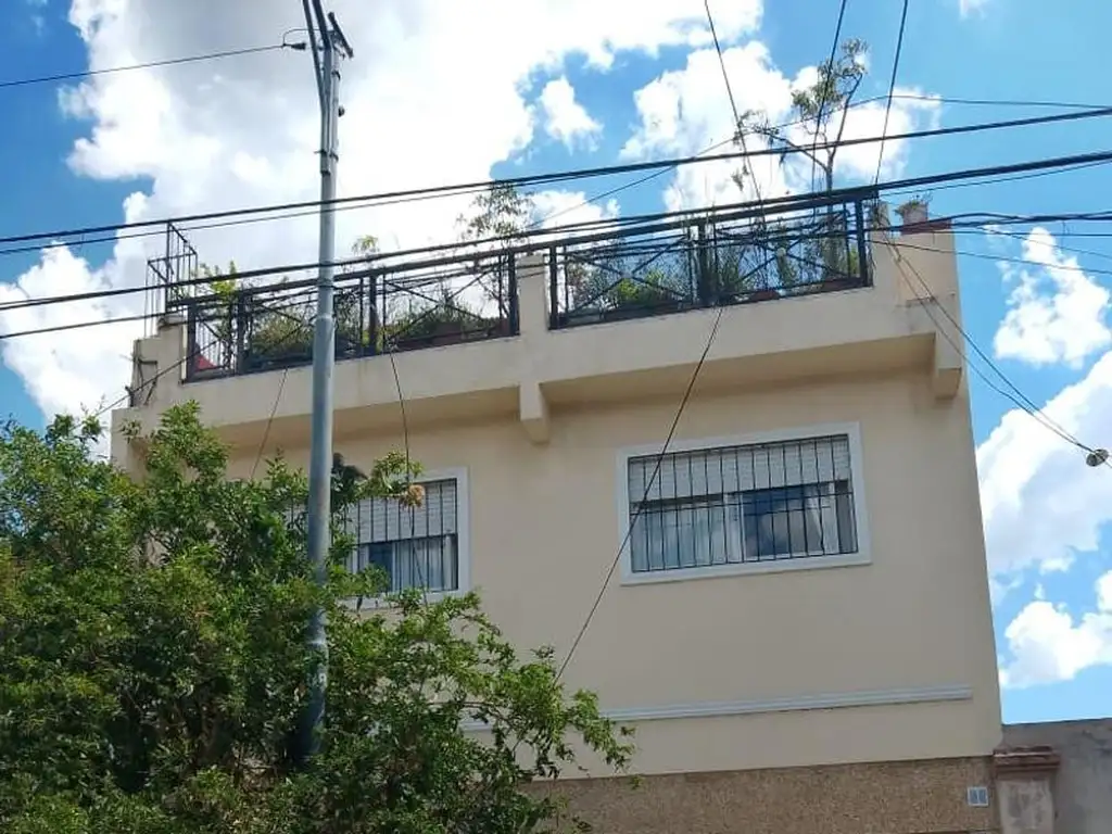 Foto de TIPO CASA PH CON ENTRADA INDEPENDIENTE A REFACCIONAR, imagen 2