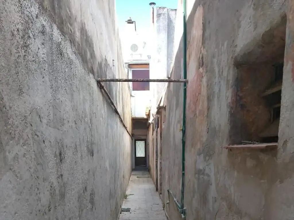 Foto de TIPO CASA PH CON ENTRADA INDEPENDIENTE A REFACCIONAR, imagen 1