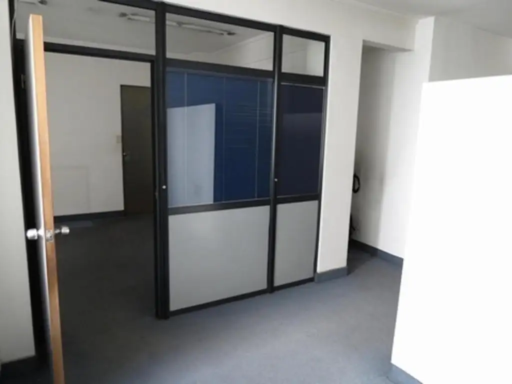 Foto de oficina de 67 m2, imagen 2