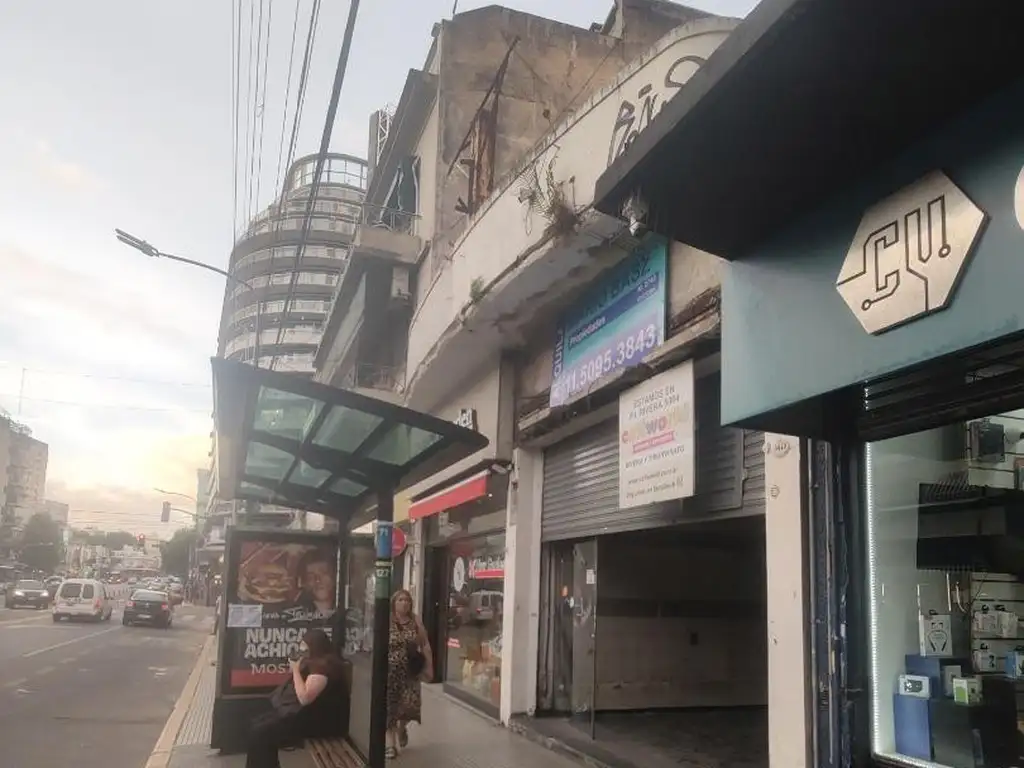 Foto de Excelente Local en plena zona Comercial Villa Urquiza, imagen 2