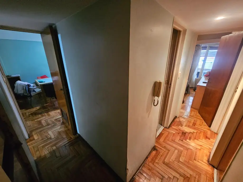 Foto de Venta - 4 ambientes c/ dependencia y Cochera - Caballito, imagen 1