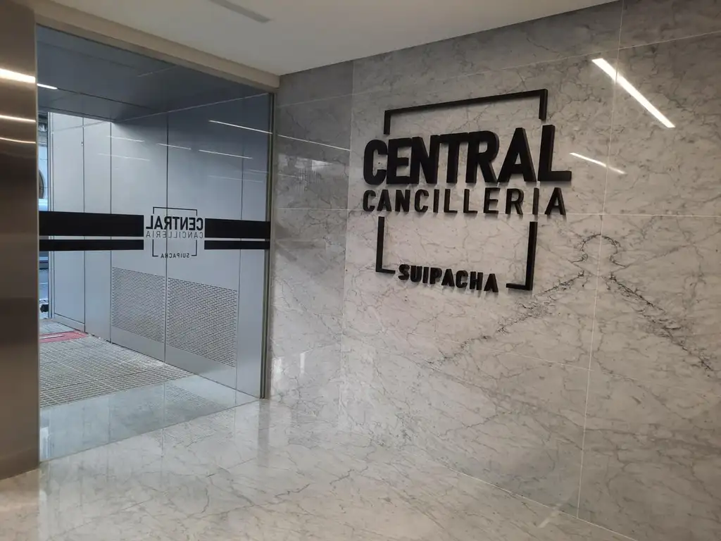 Foto de CENTRAL CANCILLERÍA: Oficina Premium + cochera U$D 1.900+iva, imagen 2