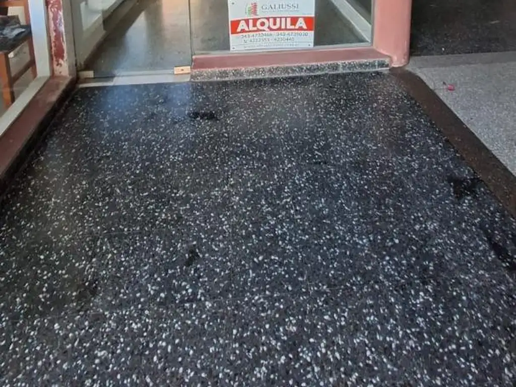 Foto de Alquilo para uso comercial local en pleno centro, imagen 2
