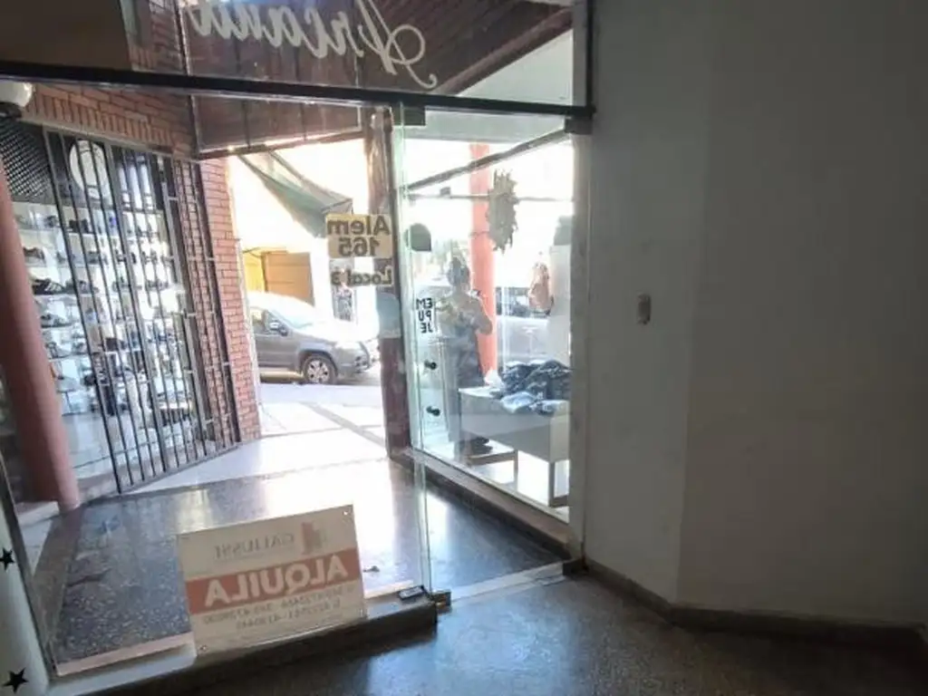 Foto de Alquilo para uso comercial local en pleno centro, imagen 1