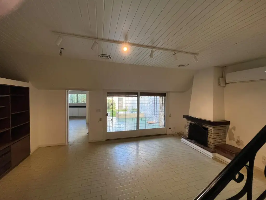 Foto de CASA 3 AMB C/FONDO, GARAGE PARA 2 AUTOS Y DPTO 2 AMB. FONDO, imagen 1