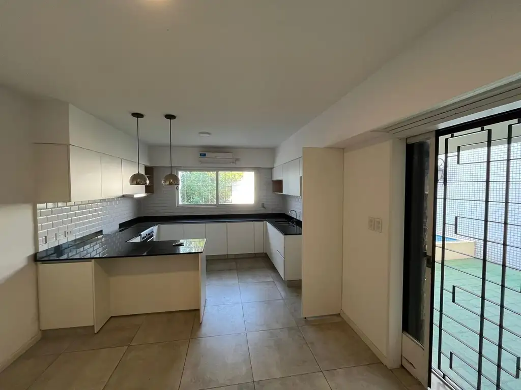 Foto de CASA 3 AMB C/FONDO, GARAGE PARA 2 AUTOS Y DPTO 2 AMB. FONDO, imagen 4