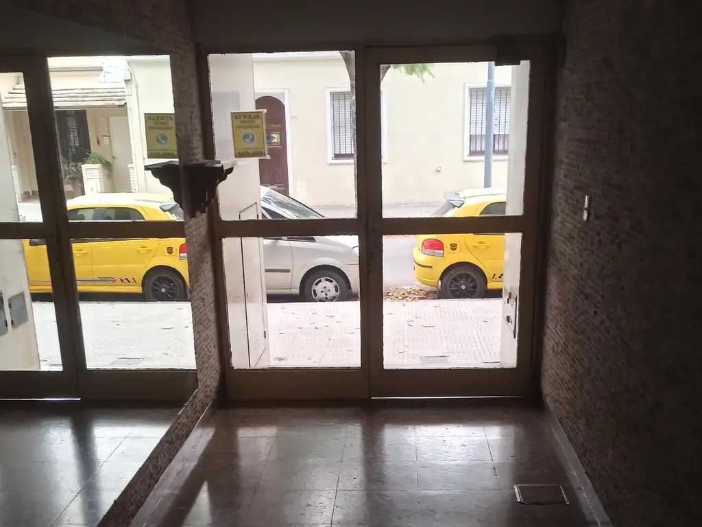 Foto de Impecable 2 ambientes con patio a mts de Av Constituyentes y La Pampa, imagen 2