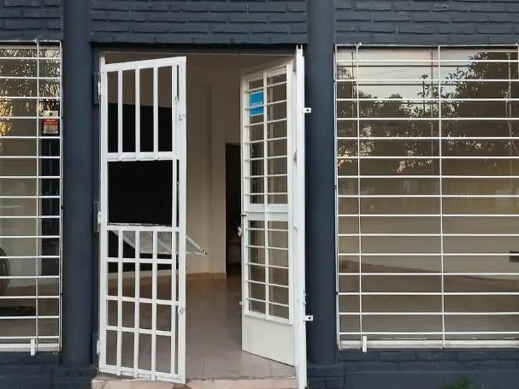 Foto de ALQUILO LOCAL COMERCIAL EN FRENTE DE LA PLAZA EVA PERON, imagen 1