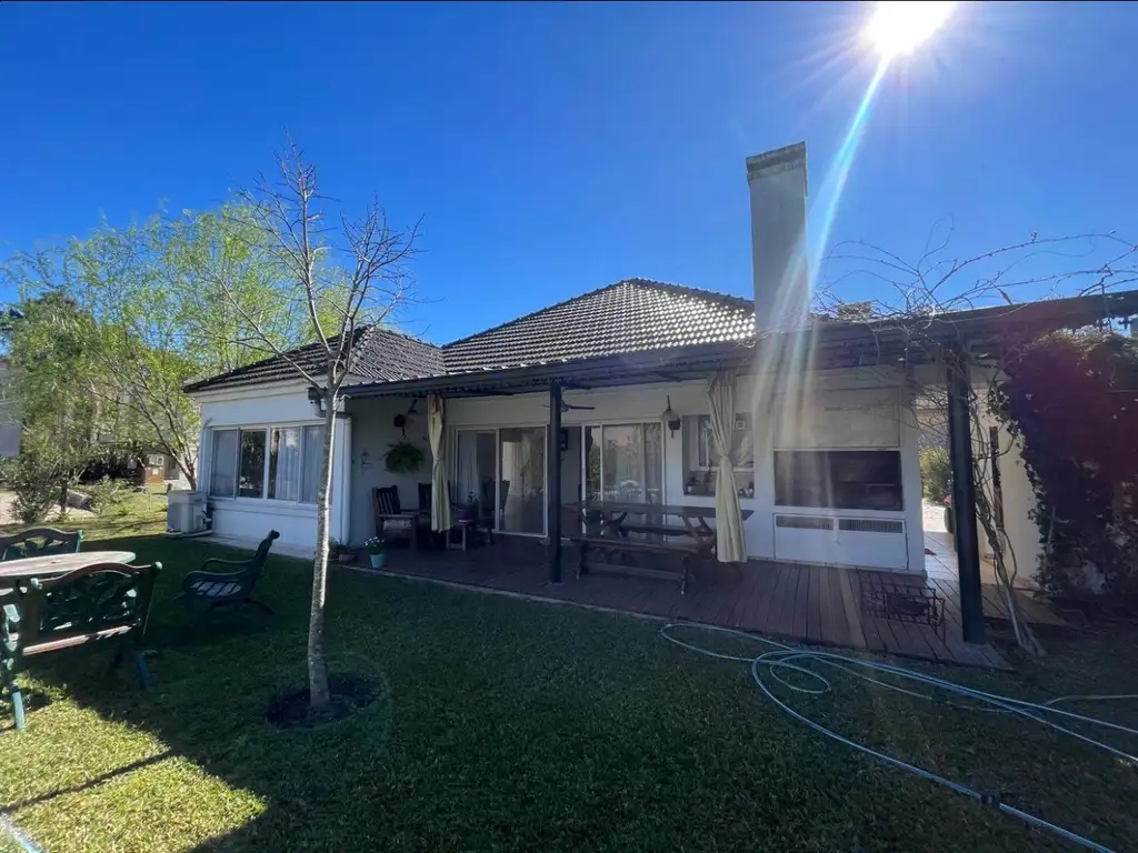 Foto de Exclusiva Casa en Alquiler con Pileta y Gran Parque en Zona Residencial, imagen 4