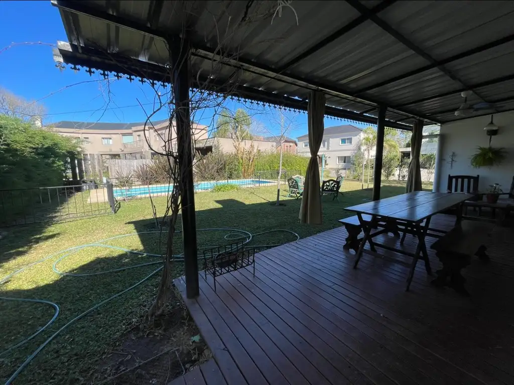 Foto de Exclusiva Casa en Alquiler con Pileta y Gran Parque en Zona Residencial, imagen 5