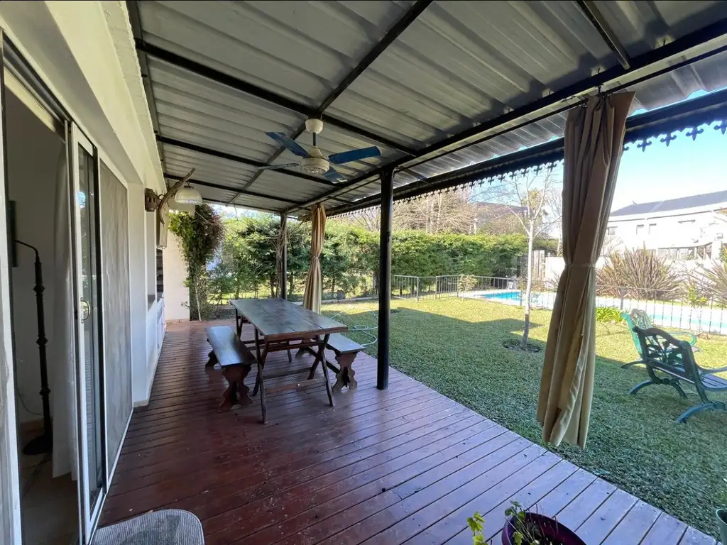 Foto de Exclusiva Casa en Alquiler con Pileta y Gran Parque en Zona Residencial, imagen 2