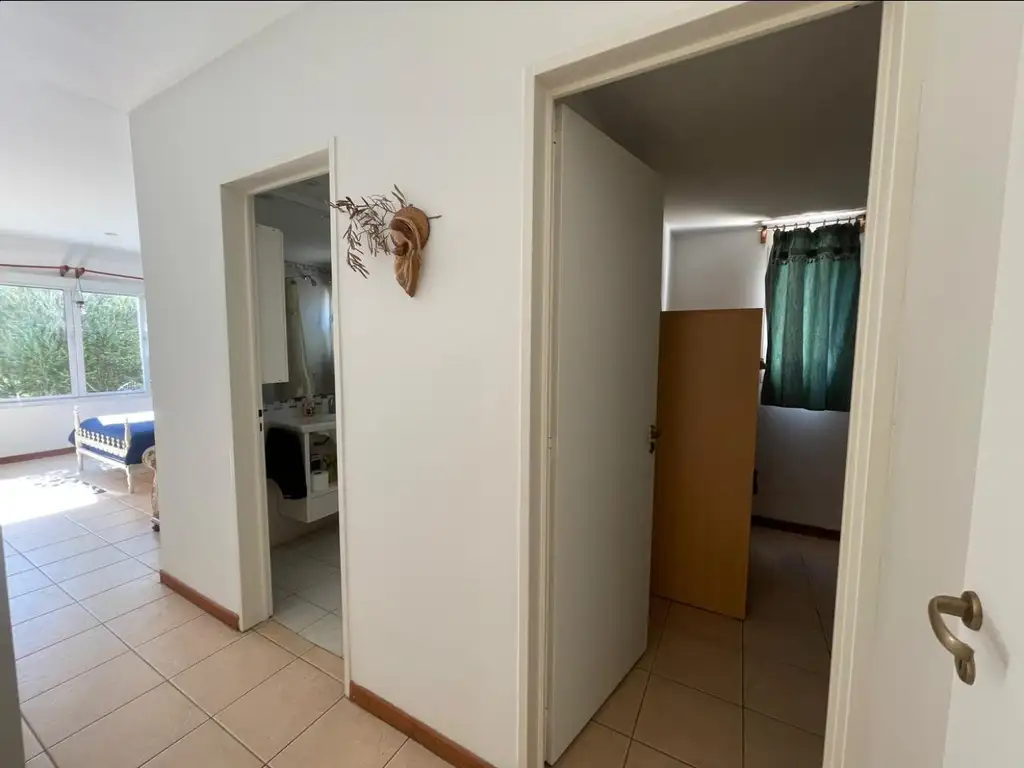 Foto de Exclusiva Casa en Alquiler con Pileta y Gran Parque en Zona Residencial, imagen 3