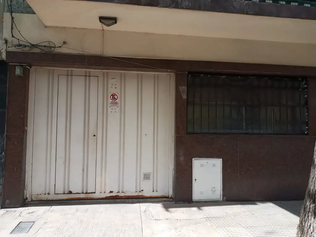 Foto de COCHERA CUBIERTA EN VENTA ALMAGRO. PLANTA NIVEL.-, imagen 3