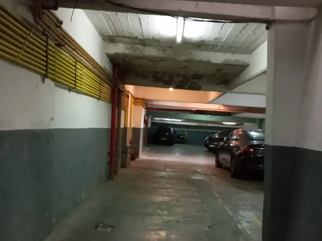 Foto de COCHERA CUBIERTA EN VENTA ALMAGRO. PLANTA NIVEL.-, imagen 4