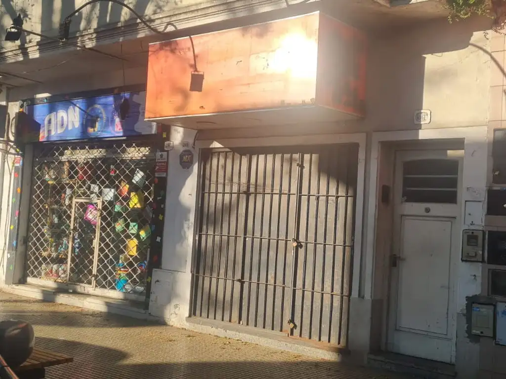Foto de VENTA EN BLOCK EN PLENO CENTRO COMERCIAL: 2 LOCALES + VIVIENDA 5, imagen 1
