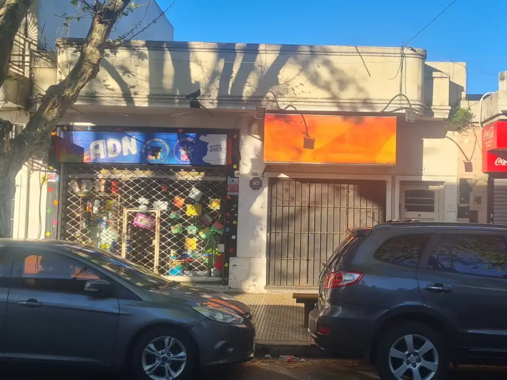 Foto de VENTA EN BLOCK EN PLENO CENTRO COMERCIAL: 2 LOCALES + VIVIENDA 5, imagen 2