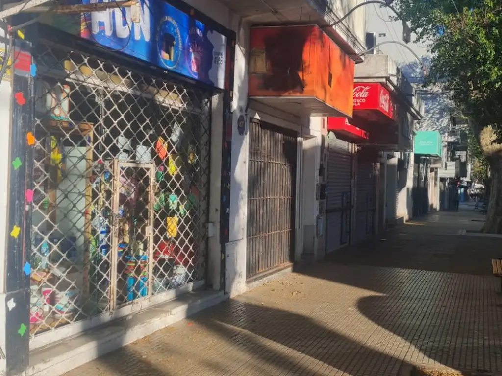 Foto de VENTA EN BLOCK EN PLENO CENTRO COMERCIAL: 2 LOCALES + VIVIENDA 5, imagen 3