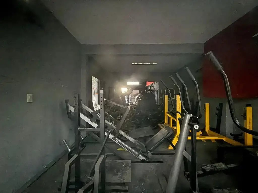 Foto de LOCAL + GALPON SOBRE AVENIDA ROCA - HURLINGHAM, imagen 2