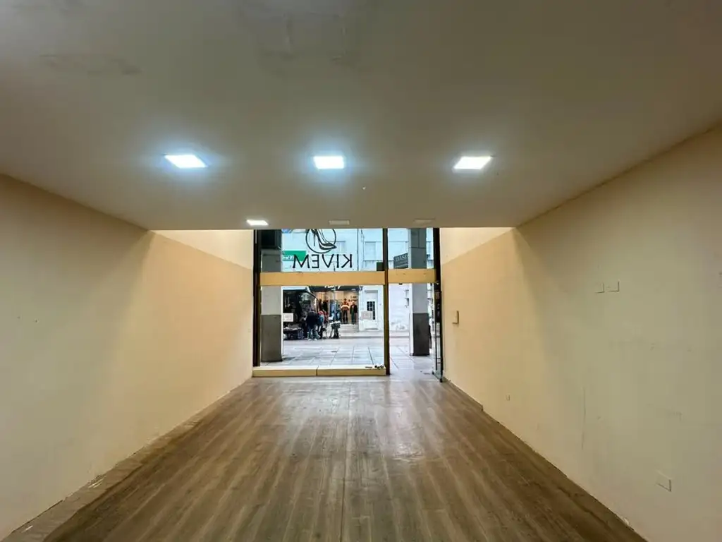 Foto de LOCALES - A LA CALLE - CORRIENTES, imagen 2