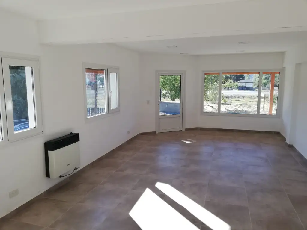Foto de Local comercial de aprox 46 m2 con baño y sector kitchenette., imagen 3
