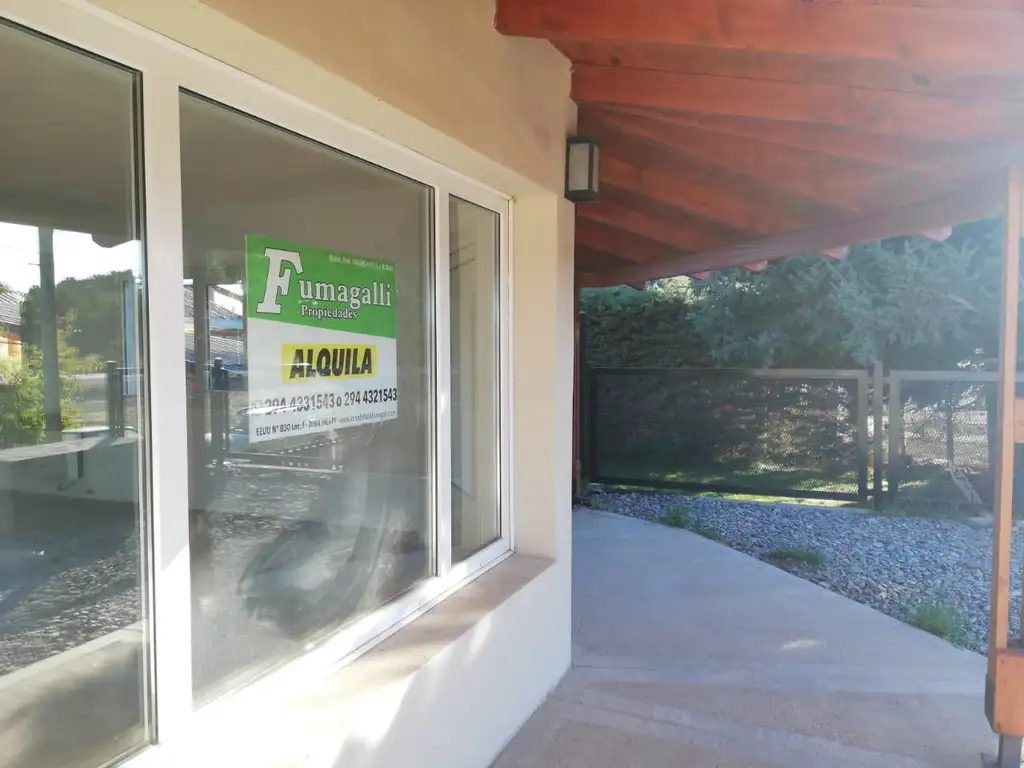 Foto de Local comercial de aprox 46 m2 con baño y sector kitchenette., imagen 4