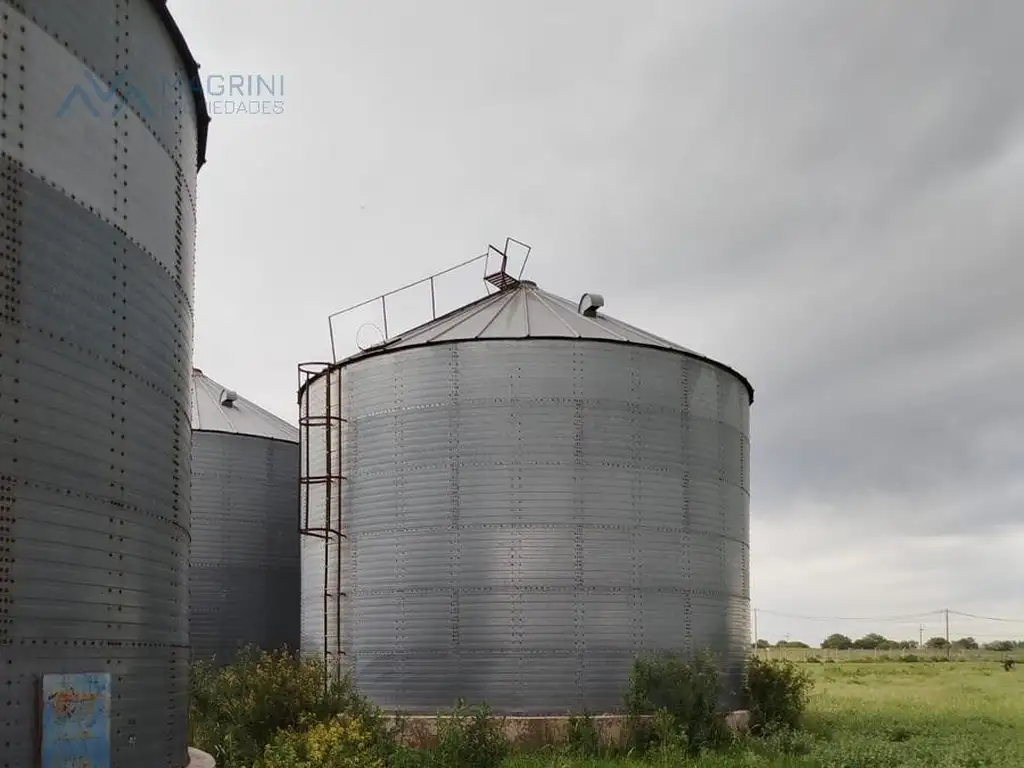 Foto de Campo 2 Has. con Galpón, Silos y Oficina en Ruta 32 y Bv. Acevedo, imagen 2