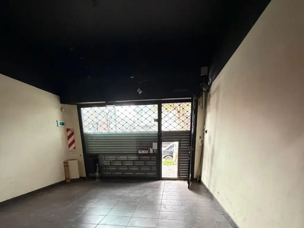 Foto de LOCAL COMERCIAL EN ALQUILER EN PARQUE CHACABUCO, imagen 1