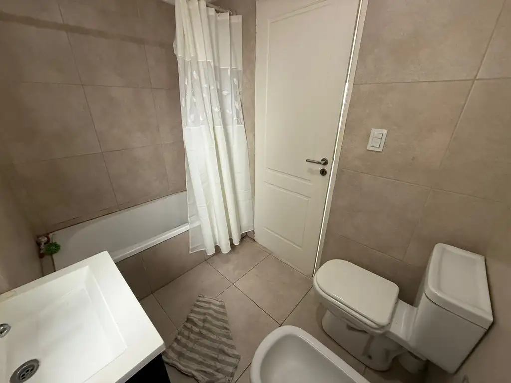 Foto de Departamento en alquiler en Valentín Alsina, imagen 2
