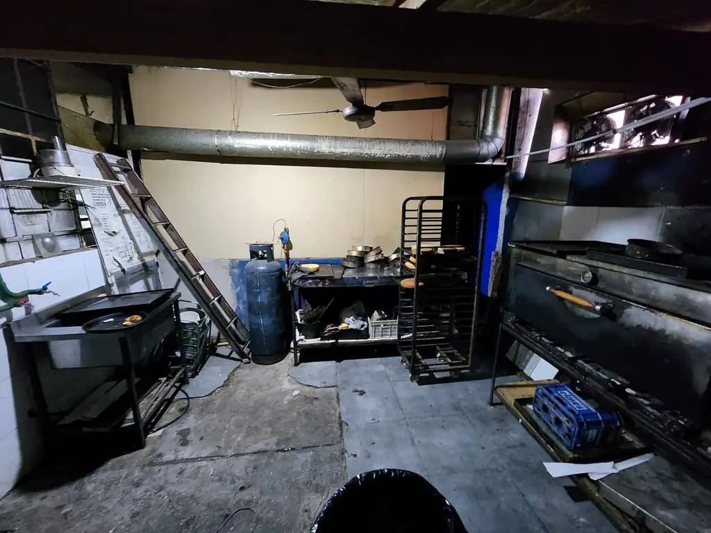Foto de LOCAL COMERCIAL 140 M2. - DEPOSITO - EXCELENTE UBICACION - GAS ENVASADO, imagen 4