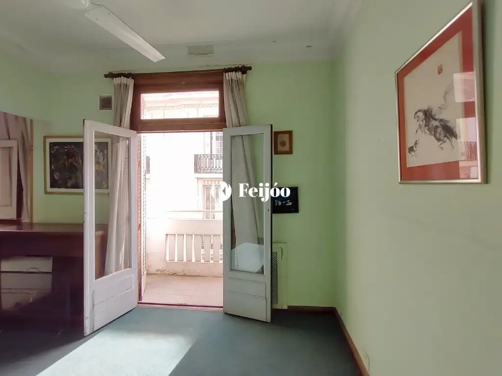 Foto de VENTA | REBAJADO | Semipiso de 3 amb., todo al frente, con balcones, imagen 2
