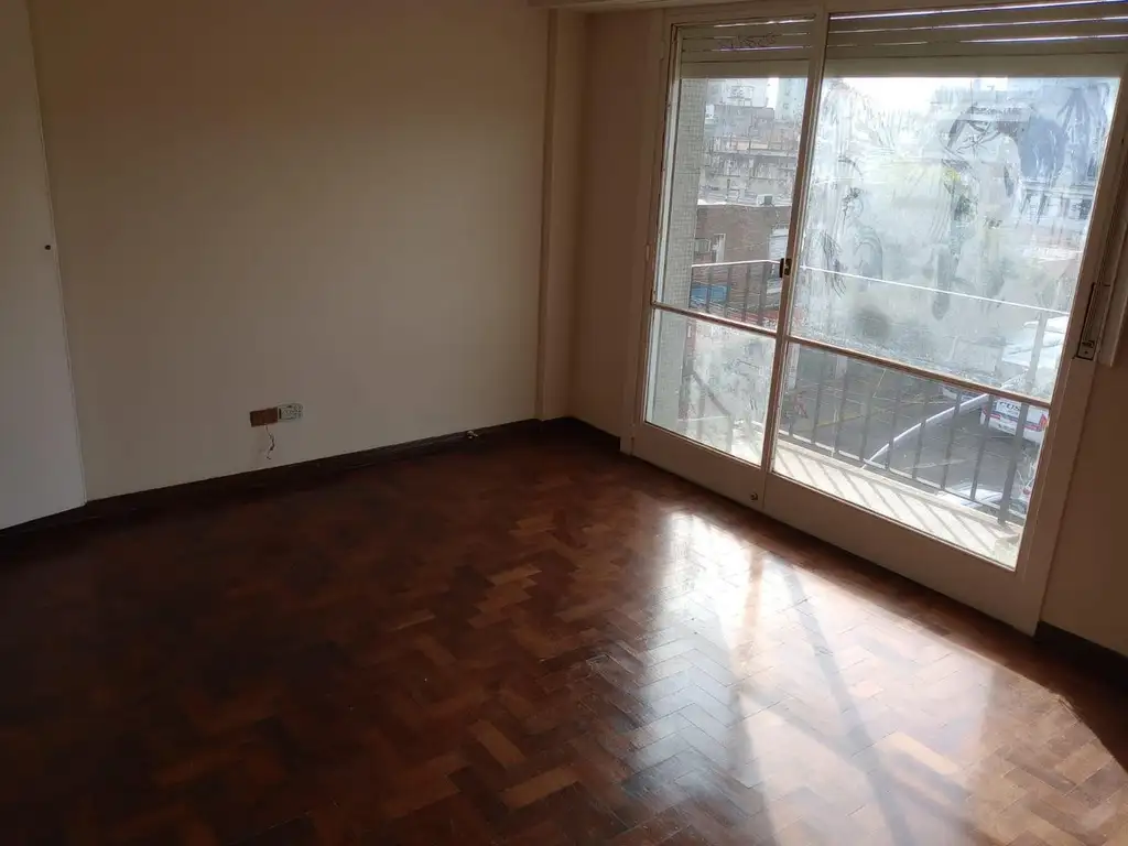 Foto de Departamento 3 ambientes c/dep. a mts estación Liniers, imagen 2