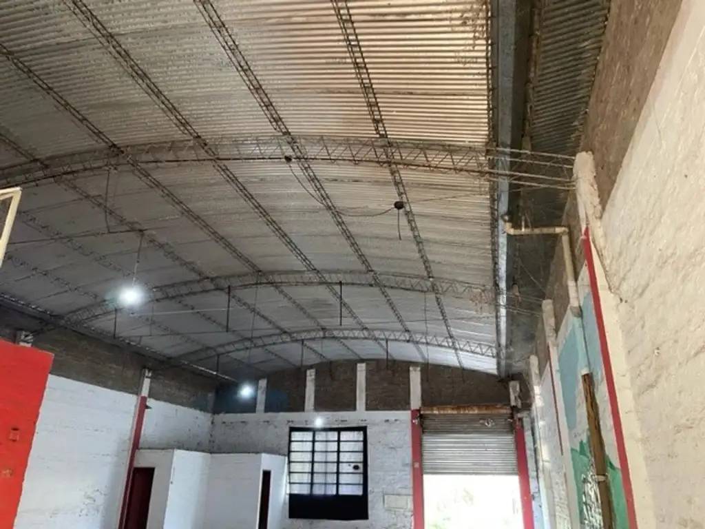 Foto de Vendo galpón de 328 mts lote de 687 mts FINANCIACION !!!!!, imagen 2