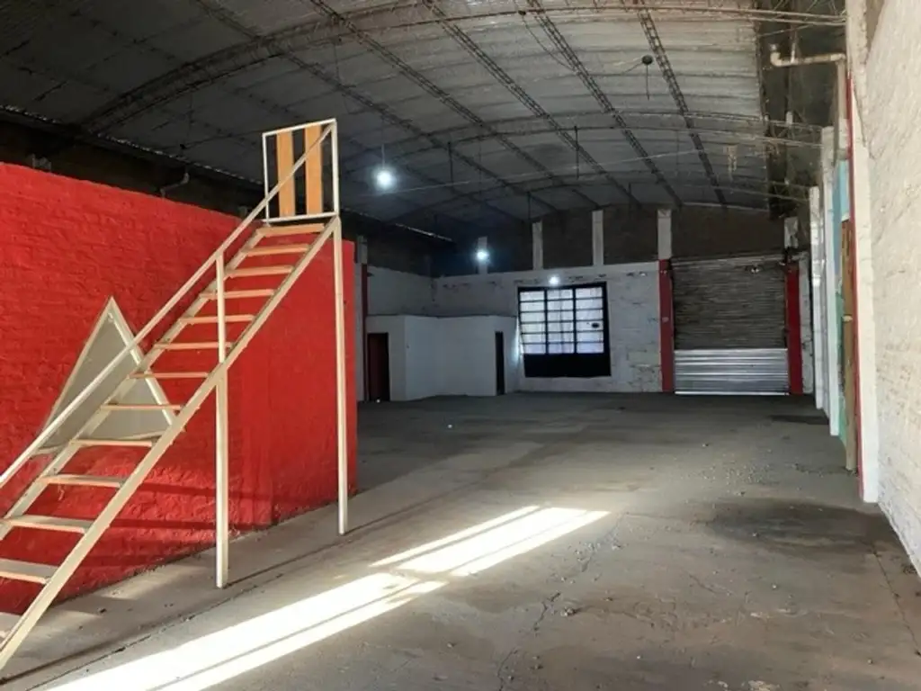 Foto de Vendo galpón de 328 mts lote de 687 mts FINANCIACION !!!!!, imagen 3