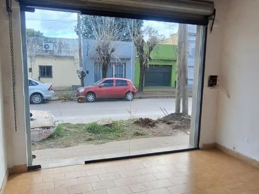 Foto de ALQUILER de LOCAL céntrico en MATHEU, imagen 2