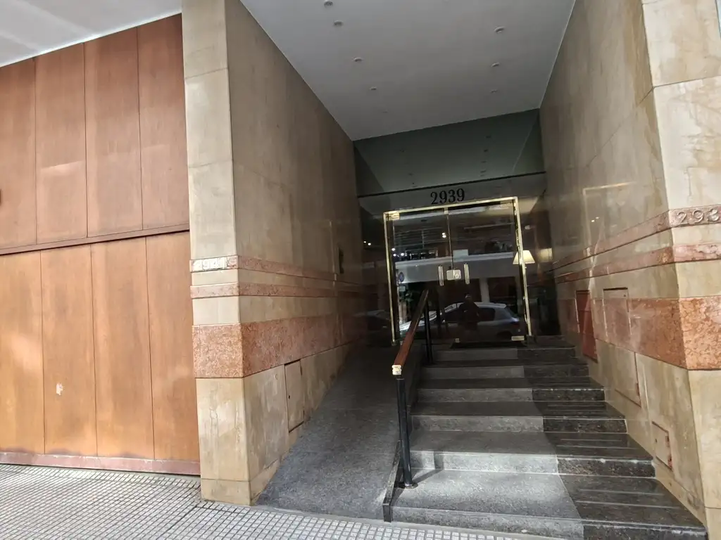 Foto de Piso de categoria al frente con cochera y baulera 3 amb con depcias., imagen 2