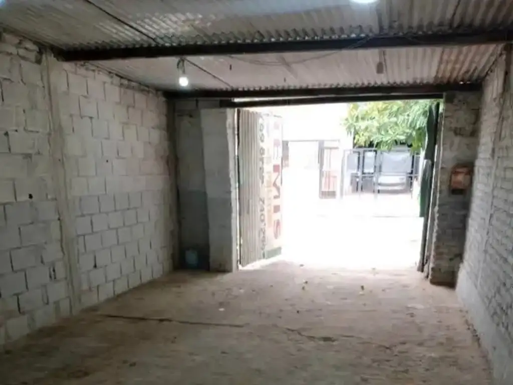 Foto de SE ALQUILA LOCAL PARA TALLER O SIMILAR LOMA HERMOSA, imagen 2