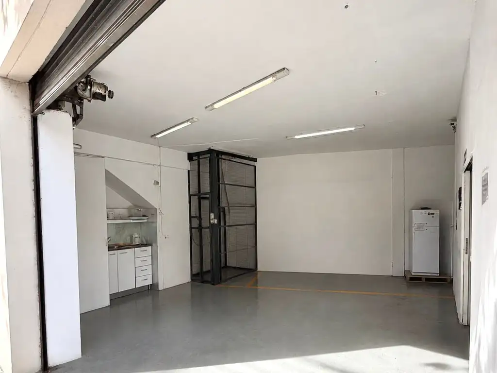 Foto de EDIFICIO COMERCIAL DE 210 m² EN VILLA ORTUZAR, imagen 1