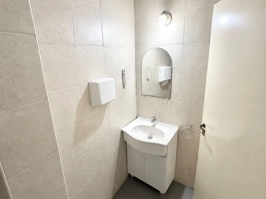 Foto de EDIFICIO COMERCIAL DE 210 m² EN VILLA ORTUZAR, imagen 5